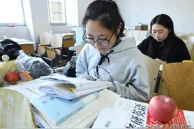 普通二本大学生，选择考研还是考教师编制？研究生工资高，前景好图片