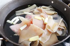 熬猪皮冻，记住不要直接熬，教你一招，皮冻Q弹劲道，做法超简单图片