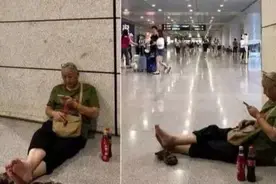 曾经嫌当市长不赚钱，他毅然下海，多年后却被拍到光脚坐在车站边图片