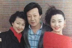 老戏骨坐拥双妻，两妻子同住一栋楼关系和睦，但他真的就幸福吗？图片