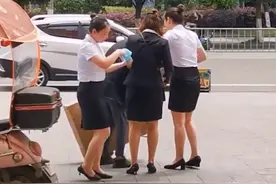 拾荒老人抢走没拆封快递，遭三女子追赶，网友：大爷的巅峰时刻图片