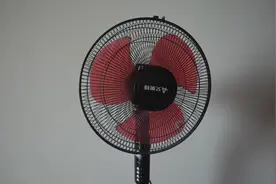 不管电风扇有多脏，教你不用拆下来洗，去灰又快又干净，长见识了图片