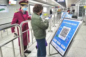 武汉市民搭地铁要“过”三道码，来鄂来汉人员可凭外省健康码乘坐图片