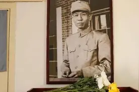 刘少奇：“不努力学习的人，是不能做好一个共产党员的”图片