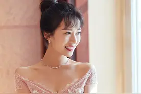“豪门富婆”李念，是把金子穿身上了吧，“壕而不囤”就是她了图片