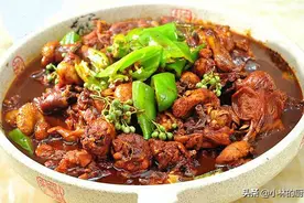 教你特色花椒鸡，“回锅”步骤要做对，鸡肉麻辣可口，总也吃不腻图片