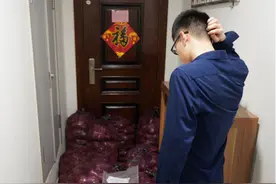 女子买1卡车洋葱送前男友：我哭了3天，该你哭了图片