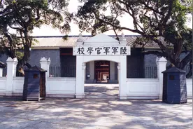 黄埔军校仅半年制，中专都不如，为何却能培养出那么多名将？图片