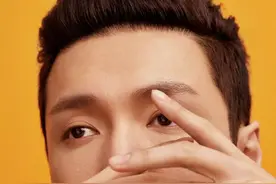 张艺兴：我有一张倒数第四名的脸图片