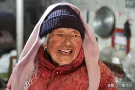 13岁随母逃荒到河南，80年没回过老家，如今93岁活成啥样子图片