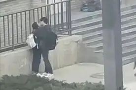 “女生在接吻的时候，真的会腿软颤抖吗？”哈哈哈哈！！！！图片