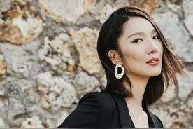 李亚男写真大片曝光 黑色连体裤穿搭尽显女强人气质图片