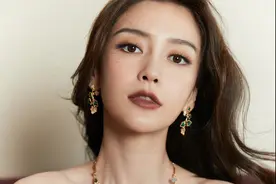 Angelababy晒化妆台：12瓶dior粉底，爱用安耐晒图片