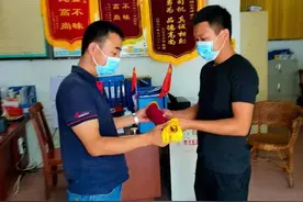 五指山市一名公交车司机连闯两个红灯，却受到了好评……图片