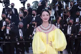 第74届戛纳电影节开幕红毯：中国演员李梦身着黄色纱裙优雅亮相图片