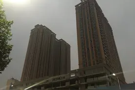 南阳烂尾楼自救漩涡：业主自筹7600万，建成后开发商要涨价图片