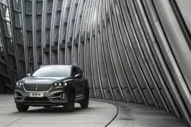 新款WEY VV6正式上市 售14.8万起，延续动感时尚风格，配置升级图片