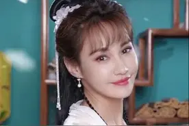 40岁杨雪15年后再扮"江玉燕"，脸肿得像馒头，微笑唇显僵硬图片