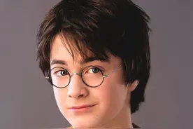 曾经俊俏的“魔法师”哈利波特，转眼变成了沧桑的“丛林男”图片