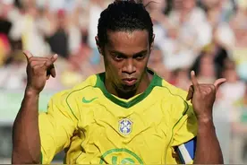 小罗的足球人生：22岁登顶，25岁双料足球先生，26岁走下坡路图片