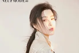 范冰冰长发披肩坐高脚凳，穿印花衬衫黑纱裙赤脚出镜图片