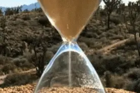 所有人都以为沙子是这样落的，直到物理学家发现了一个奇怪现象图片