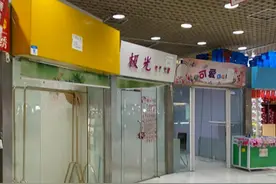 重庆三峡广场地下商场景象：冷冷清清不复从前图片
