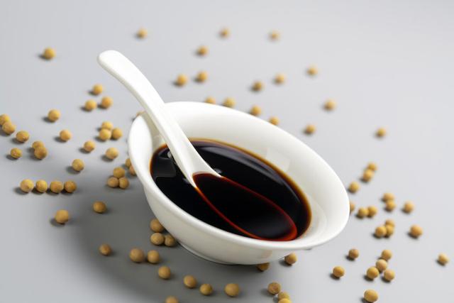 买生抽酱油时，别只看品牌和价格，认准这两行字，帮你买到好酱油