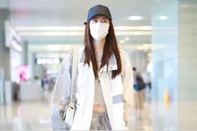 何穗运动风穿搭轻甜飒气，难掩超模高级气质图片