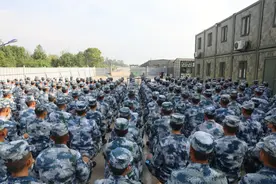 即将入营的新兵们，欢迎加入英雄的空降兵部队！图片
