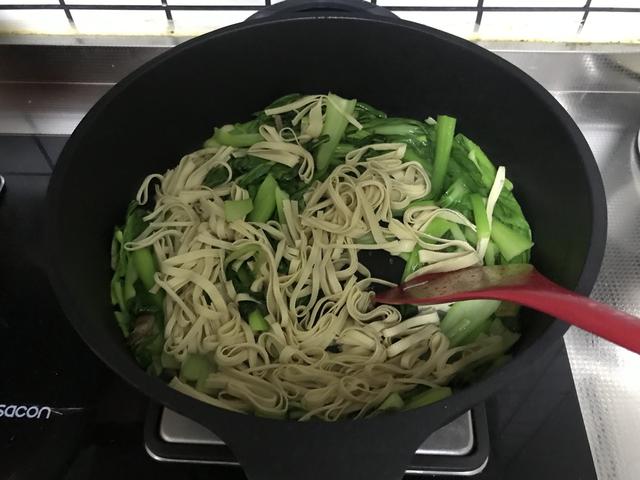 秋季这菜要多吃，富含多种氨基酸，钙含量极高，孩子常吃长高个