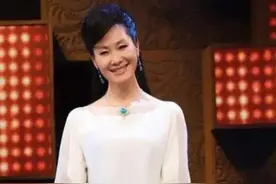 于文华简约的穿搭，体现了她朴实无华的内在美图片