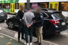 澳洲警察在马来西亚进口家具中发现价值近9亿毒品，抓获3名毒贩图片