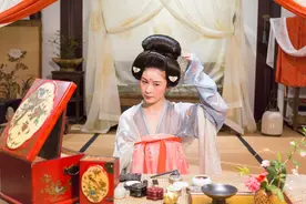 90后美女工匠醉心古法妆品 复原杨贵妃妆容，传承东方妆道图片