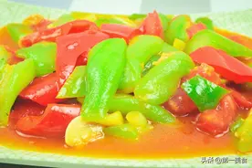 丝瓜作为夏季时令菜、和番茄绝配，维c含量高，简单一炒营养美味图片