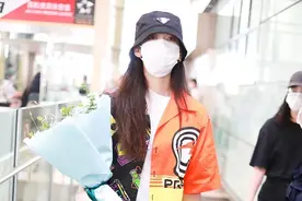 172girls刘令姿穿印花衬衫潮酷满分 曾可妮大秀长腿和A4腰图片