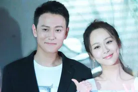 秦俊杰疑新恋情曝光，与女方十指紧扣回寓所，曾与杨紫交往图片