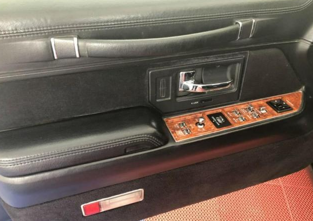 93年的林肯城市为啥能卖30万？一看配置，网友：物有所值