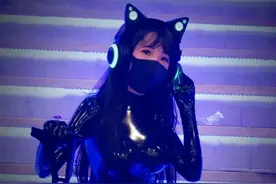 胶衣女神总戴着面具，角色需要、神秘感，这种情况往往是女装大佬图片