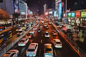 滨江道商业街是天津市最繁华的商业街之一图片