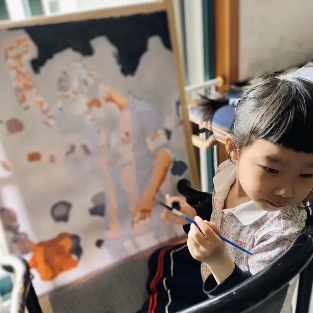 疫情之下最“佛系”的巴萨一家人：灵隐踢球，西湖作画