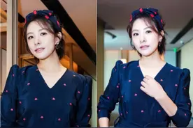 她是体操奥运冠军，成功转型成明星，身穿V领连体裤美成少女图片