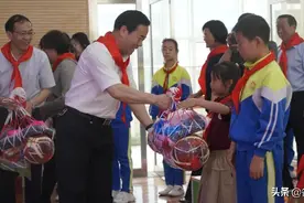 何存贵赴千阳燕伋小学开展“六一”国际儿童节慰问活动图片