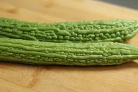 苦瓜加2个鸡蛋，简单一蒸，原来这么好吃，鲜嫩不苦营养不流失图片