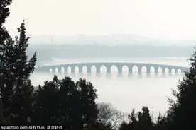 北京最大天然冰场今冬未开放，却意外被这些美景“圈粉”，宛若水墨丹青画中行！图片