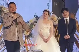 岳云鹏疑有三胎儿子？孩子的正脸被晒出，眼睛与岳云鹏有几分相像图片