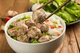 纯手打潮汕牛肉丸，1年卖出200000斤，一口就飙汁图片