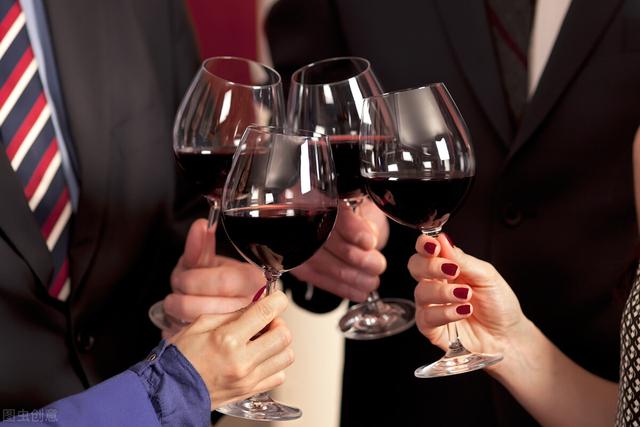 胸口长红点点鸡皮肤一样