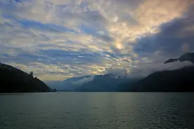 “朝辞白帝彩云间”中的白帝是谁？图片