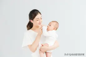 宝宝喝纯牛奶别太早，否则会给身体带来负担，伤娃不浅图片